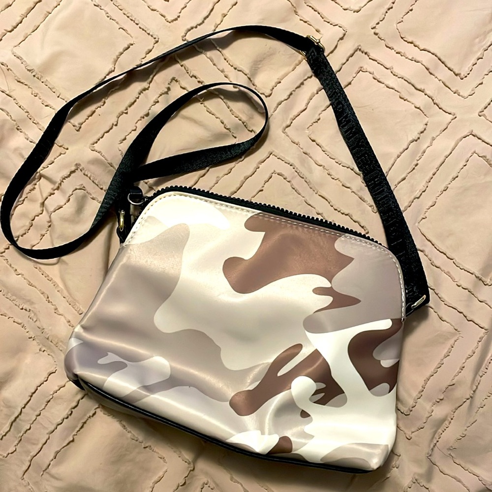 Tommy Hilfiger Women's Crossbody Bag Nylon Camouflage. NWT - Picture 5 of 6